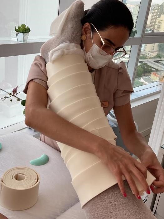 Application of the foam layer. By Feijoeiro F, PT