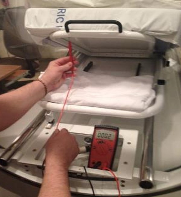 Grounding test with ohmmeter